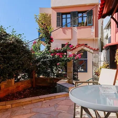 Blooming Yard Apartment, Vesta Philoxenia